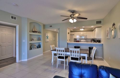 New Smyrna Beach Condominio | 🌴🐠Condo w/ Short Walk to Private Beach Access 🏖️ & Loaded w/ Amenities 🌊🎾🏀
