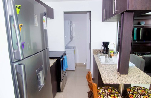 Hatillo Condominio | Amplio condominio familiar de 2 habitaciones y 2 baños con excelente vista a la montaña