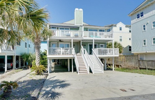 Wrightsville Beach Apartamento | Condo with 2 Decks - Steps to Wrightsville Beach!