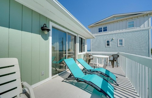 Wrightsville Beach Apartamento | Condo with 2 Decks - Steps to Wrightsville Beach!