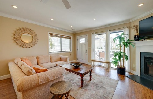 Wrightsville Beach Apartamento | Condo with 2 Decks - Steps to Wrightsville Beach!