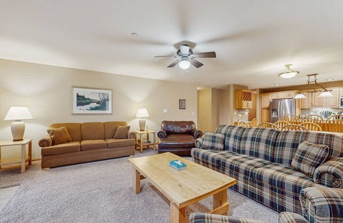 Arkdale Condominio | Condo with access to Golf, Pool, Hot tub, Lake access, & Resort Amenities