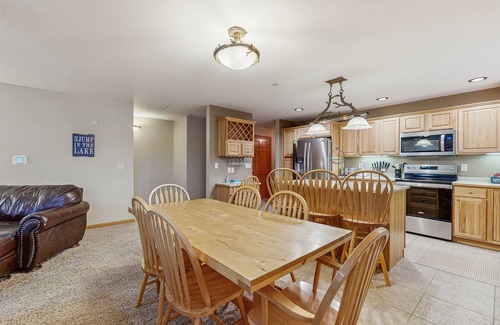 Arkdale Condominio | Condo with access to Golf, Pool, Hot tub, Lake access, & Resort Amenities