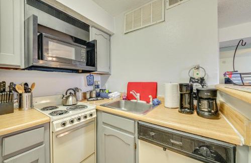 Fort Worth Apartamento | Condo with Pool Access 3 Mi to Downtown Fort Worth!