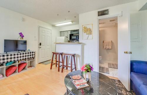 Fort Worth Apartamento | Condo with Pool Access 3 Mi to Downtown Fort Worth!