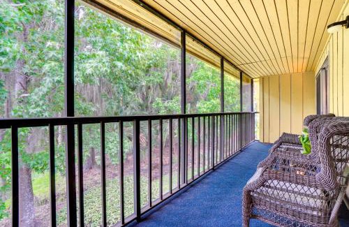 Deltona Lakes Apartamento | Condo with Pool and Beach Access Near Theme Park