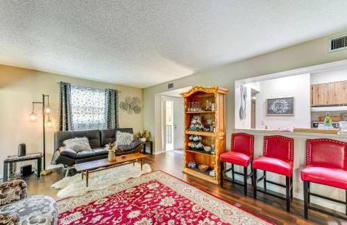 Deltona Lakes Apartamento | Condo with Pool and Beach Access Near Theme Park