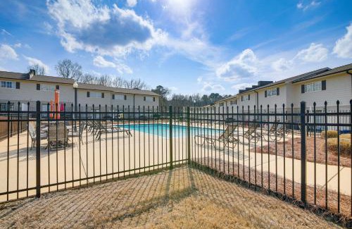 Oxford Apartamento | Condo with Pool Walk to University of Mississippi!