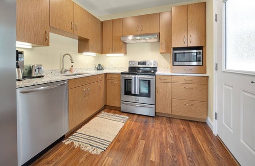 Bliss Corner Apartamento | Condo with private beach access
