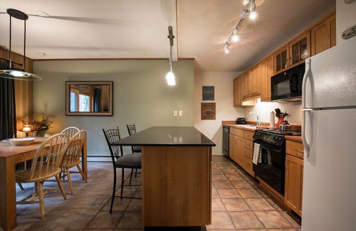 Incline Village Condominio | Condo with Summer Pool! (CDL36)