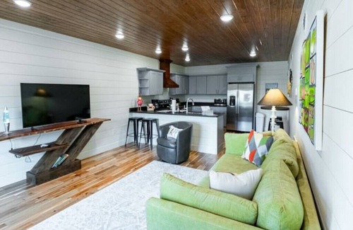 Cullman Apartamento | Condominium B in the Holler