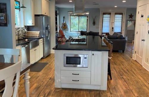 Dunedin Casa | Condor Nest-private home-walk to downtown & the water! New heated POOL!