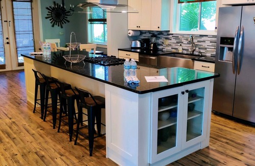 Dunedin Casa | Condor Nest-private home-walk to downtown & the water! New heated POOL!