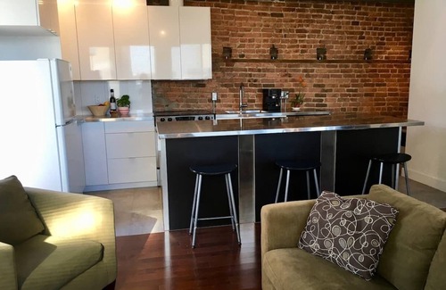 Plateau Mont Royal Condominio | Condotel LeLuxe St-Denis St - mtlFlats
