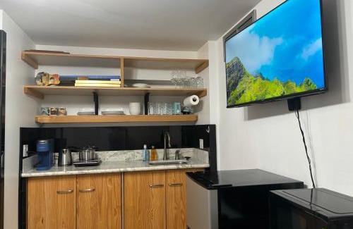 Downtown Honolulu Apartamento | Condotel with Free Parking Wifi Central AC