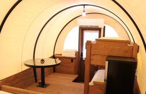 Shreveport Cabina | Conestoga Glamping Wagon w/ Patio, Fire Pit & Grill overlooking Wildlife Reserve