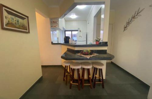 Praia da Enseada Apartamento | Confortável Apto.Com Piscina para 8 pessoas-Ubatuba-Enseada