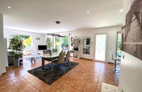 Meze Casa | Confort et Détente à Mèze: Villa avec Jardin, 3 Chambres, Climatisation et Wifi - FR-1-604-1