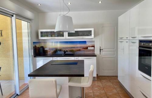 Meze Casa | Confort et Détente à Mèze: Villa avec Jardin, 3 Chambres, Climatisation et Wifi - FR-1-604-1