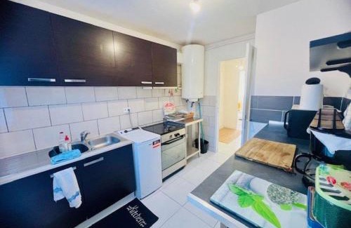 Amelie-les-Bains-Palalda Apartamento | Confortable F3 à Amélie-les-Bains avec Parking Facile et WIFI, proche du Centre et des Cures - FR-1-703-187