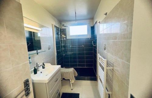 Amelie-les-Bains-Palalda Apartamento | Confortable F3 à Amélie-les-Bains avec Parking Facile et WIFI, proche du Centre et des Cures - FR-1-703-187