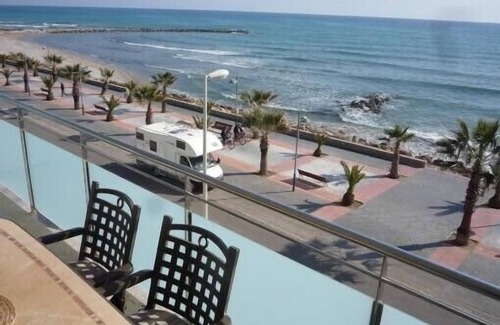 Cubelles Apartamento | Cómodo dúplex, frente a hermosas playas, 140 m2 + parque + aire acondicionado + wifi + lado del club de tenis