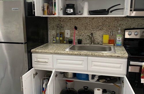 Hialeah Casa | Confortable ! Close to all in Miami , 10 minutes away from the Miami aeropuerto