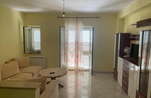 Falerna Apartamento | Confortevole e Luminoso Appartamento 100mq a Falerna con Vista sul Paese e sul Promontorio con Free WiFi Free Parking e Smart TV