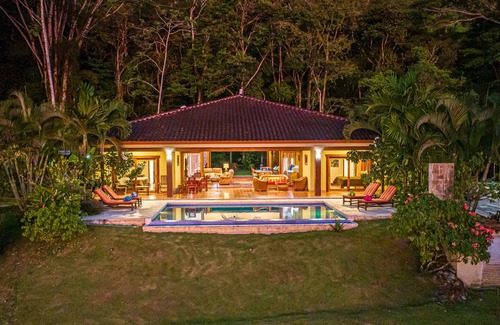 Dominicalito Villa | Villa with ocean view and gym