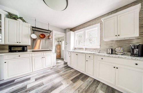 Conneaut Casa | Conneaut Vacation Rental w/ Deck Near Lake Erie!