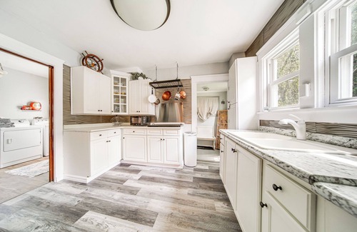 Conneaut Casa | Conneaut Vacation Rental w/ Deck Near Lake Erie!