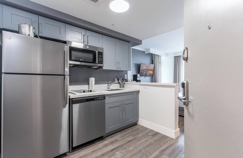 Coconut Grove Condominio | Connected Hotel Arya Studios | 2 Beds, 2 Baths, Kitchen + Free 2-Car Parking