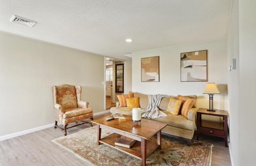 Morris Casa | Connecticut Retreat Steps to Historic Downtown!