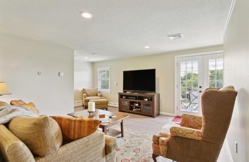 Morris Casa | Connecticut Retreat Steps to Historic Downtown!