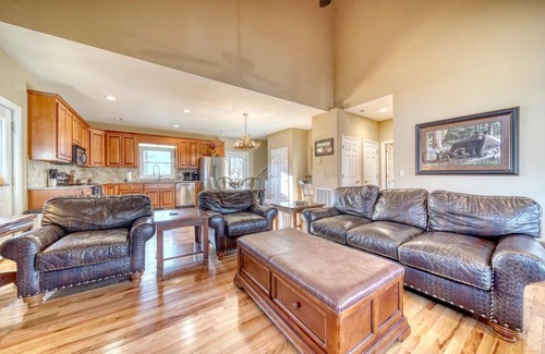 Young Harris Casa | Conners Ridge Cabin is next to a small family Goat farm