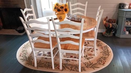 Tellico Plains Casa | Connie's Retreat - 3 Bedrooms, 2 Baths, Sleeps 11 farmhouse