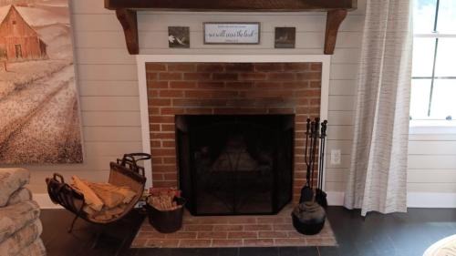 Tellico Plains Casa | Connie's Retreat - 3 Bedrooms, 2 Baths, Sleeps 11 farmhouse