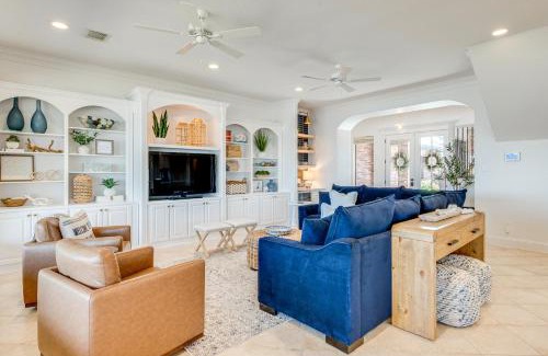 Willis Casa | Conroe Lake House Luxe Pool, Private Dock and Games