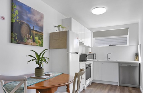 Orange Apartamento | Conservatorium Villa 1 - Very Central - with Netflix & Disney Plus