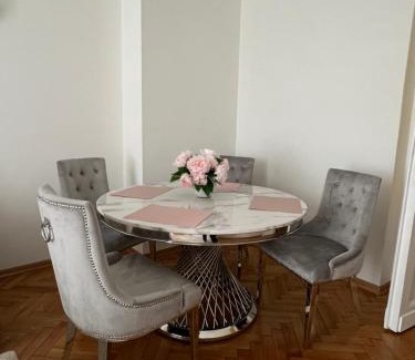 Powisle Apartamento | Constitution Corner