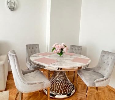 Powisle Apartamento | Constitution Corner