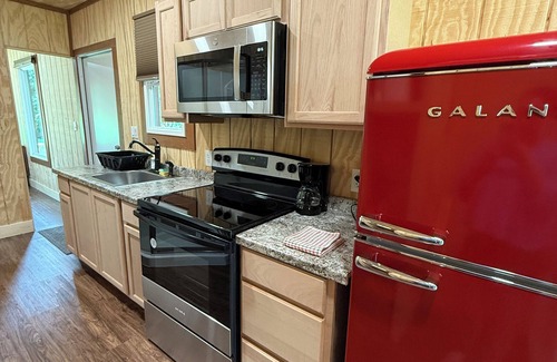 Pilot Point Otro | BRAND NEW Container Home Experience on Ranch by Lake Ray Roberts!