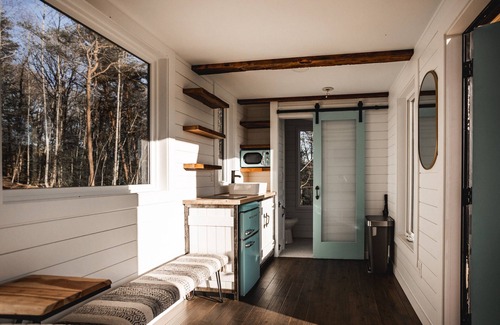 Hiawassee Cabina | Container Treehouse Lake and Mountain Views Hot Tub