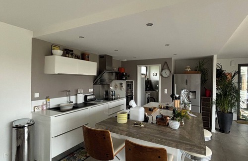 Saint-Jean-de-la-Riviere Casa | Contemporary house