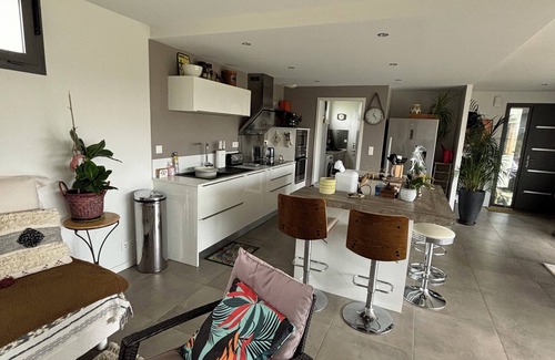 Saint-Jean-de-la-Riviere Casa | Contemporary house