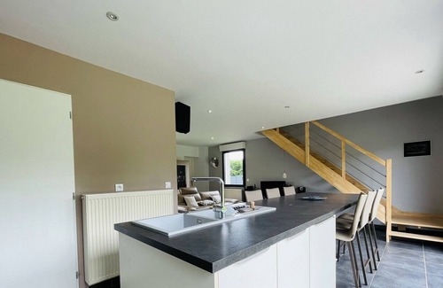Saint-Cyr-sur-Loire Casa | Contemporary house with garden in Saint-Cyr-sur-Loire