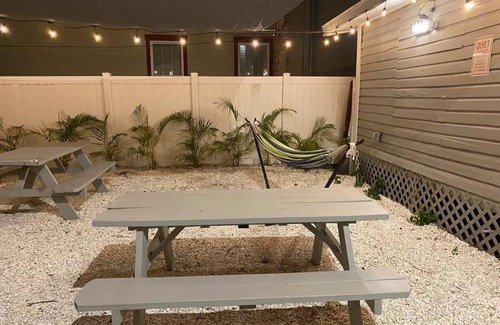 Tampa Heights Apartamento | Contemporary 1-Bedroom Private Bungalow Walk to Armature & Riverwalk