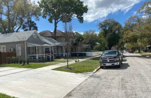 Tampa Heights Apartamento | Contemporary 1-Bedroom Private Bungalow Walk to Armature & Riverwalk