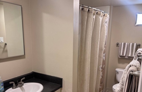 Northeast Reno Condominio | Contemporary 1st Floor Condo w/Community Pool! Minutes from Downtown Reno & UNR!