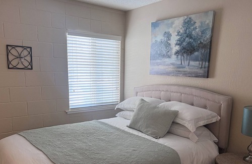 Northeast Reno Condominio | Contemporary 1st Floor Condo w/Community Pool! Minutes from Downtown Reno & UNR!